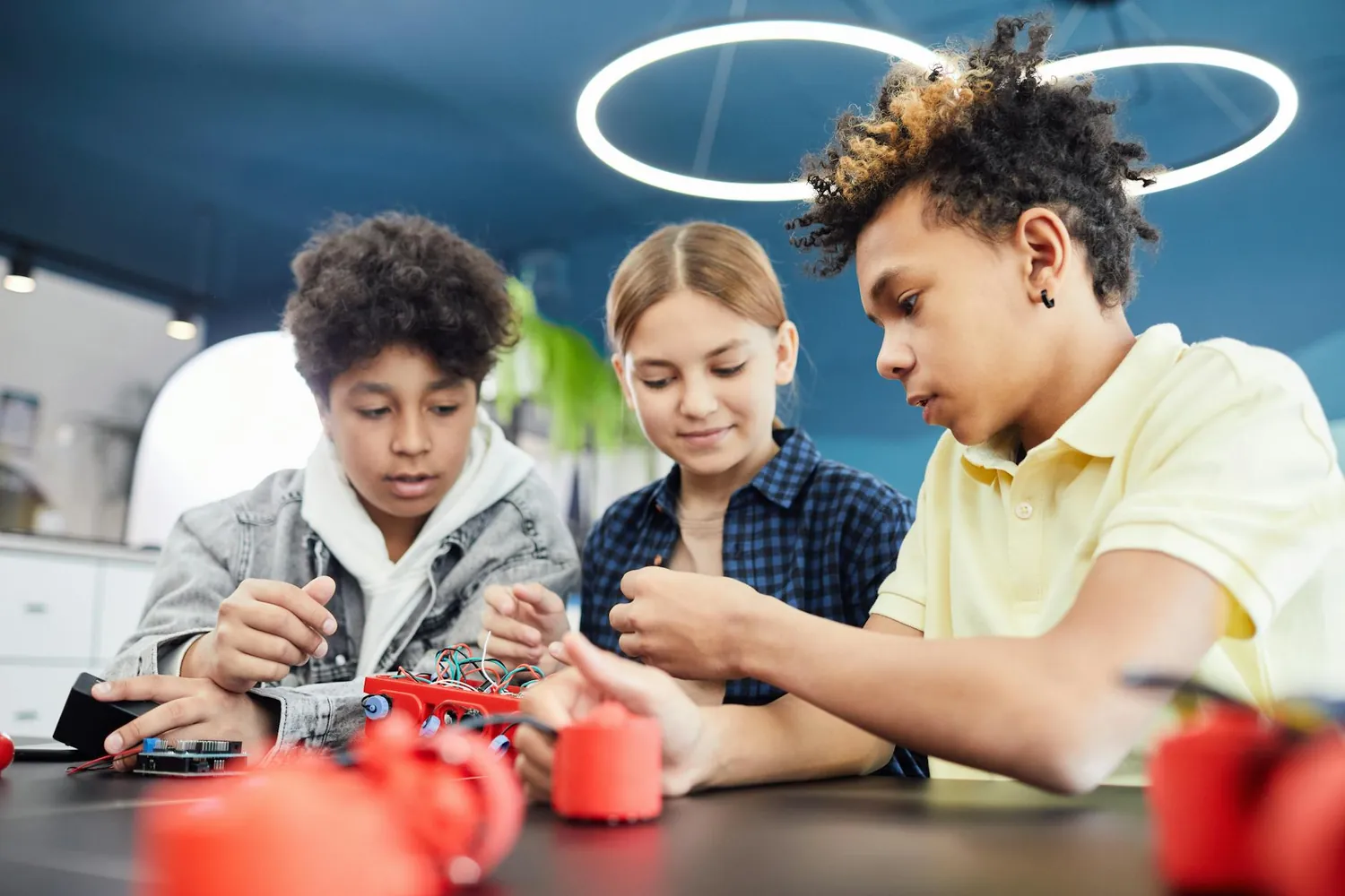 Integrating Hands-On Robotics Projects to Enhance STEM Education in High Schools
